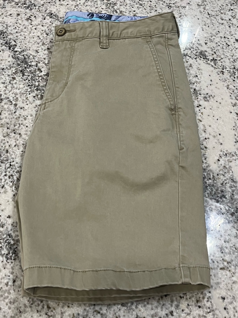 Tommy Bahama Men’s 30” Chino Cotton Khaki Shorts 10” Inseam